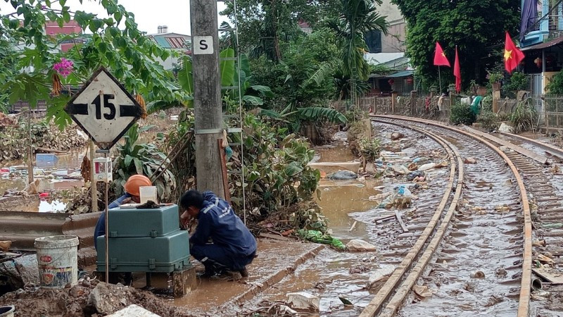 Bộ Xây dựng chỉ đạo khẩn ứng phó bão số 12 và mưa lũ lớn tại miền Trung