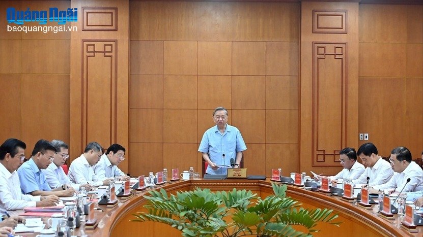 Kiên quyết, kiên trì đấu tranh chống 