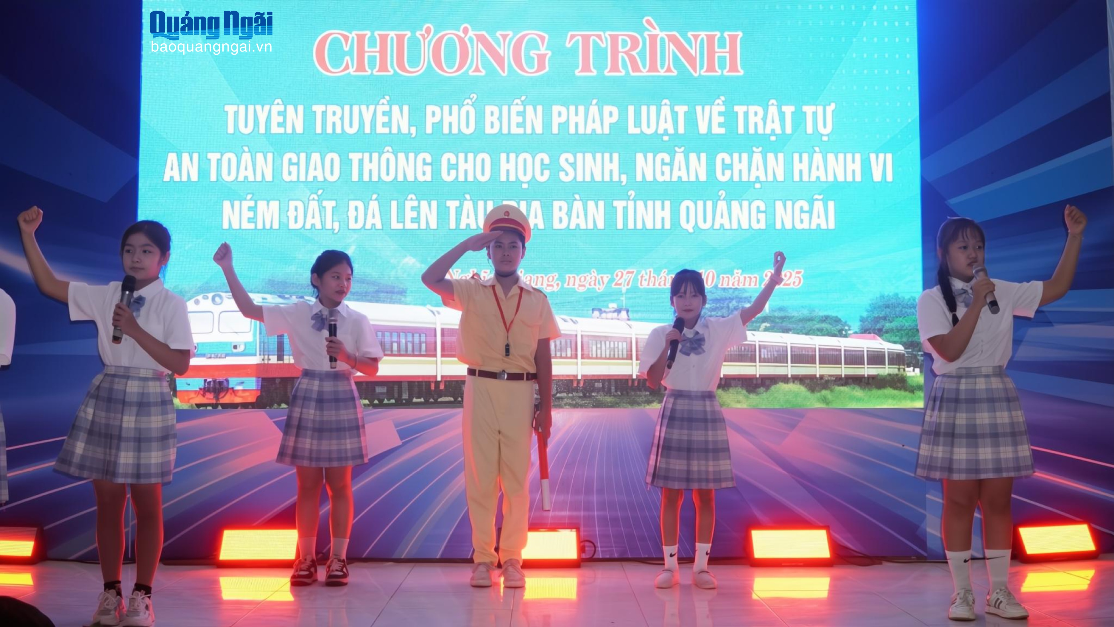 Hơn 300 học sinh được tuyên truyền pháp luật về an toàn giao thông