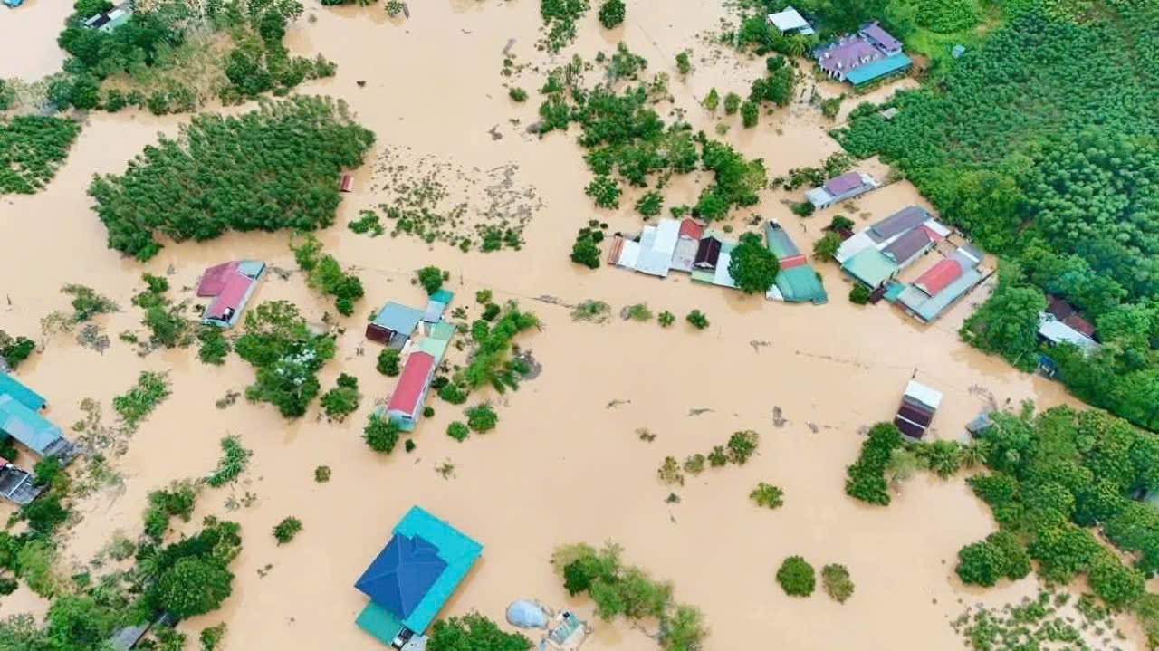 Thủ tướng quyết định hỗ trợ 2.524 tỷ đồng cho 15 địa phương khắc phục hậu quả bão số 10 và các đợt thiên tai khác từ đầu năm 2025