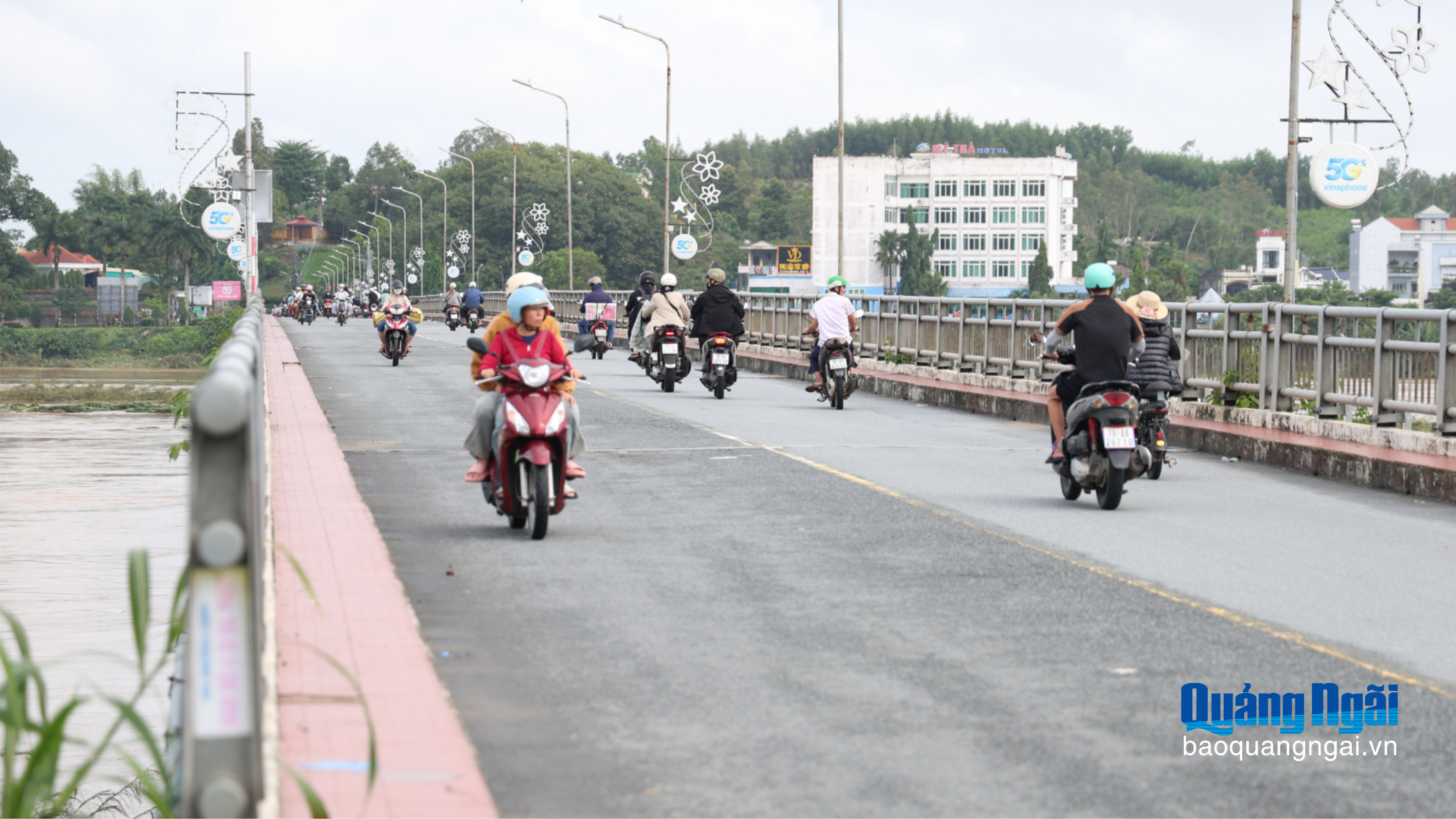 Phương tiện được lưu thông trở lại qua cầu Trà Khúc 1 và cầu Châu Ổ