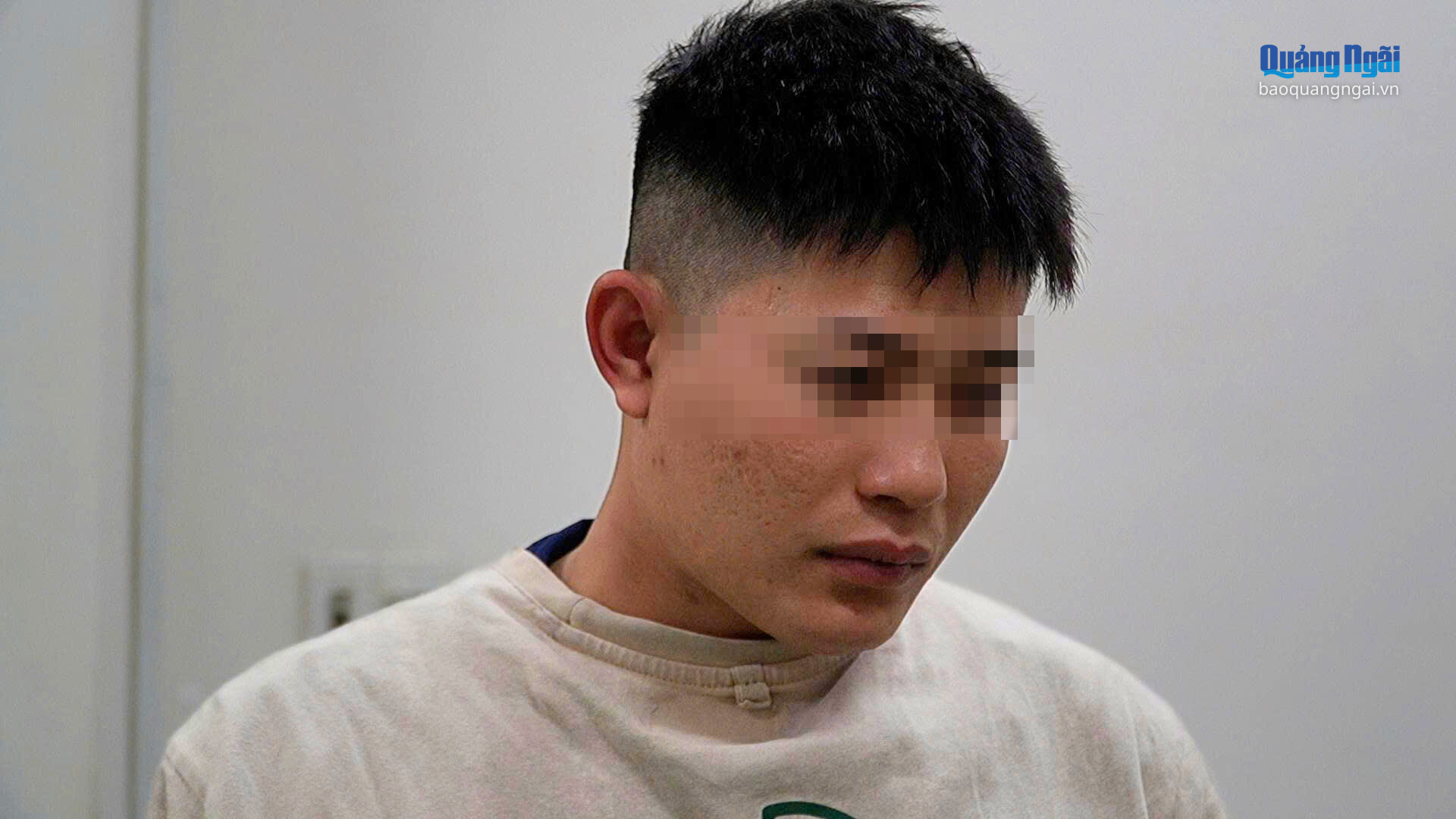 Bắt khẩn cấp người cha ôm 2 con nhảy cầu