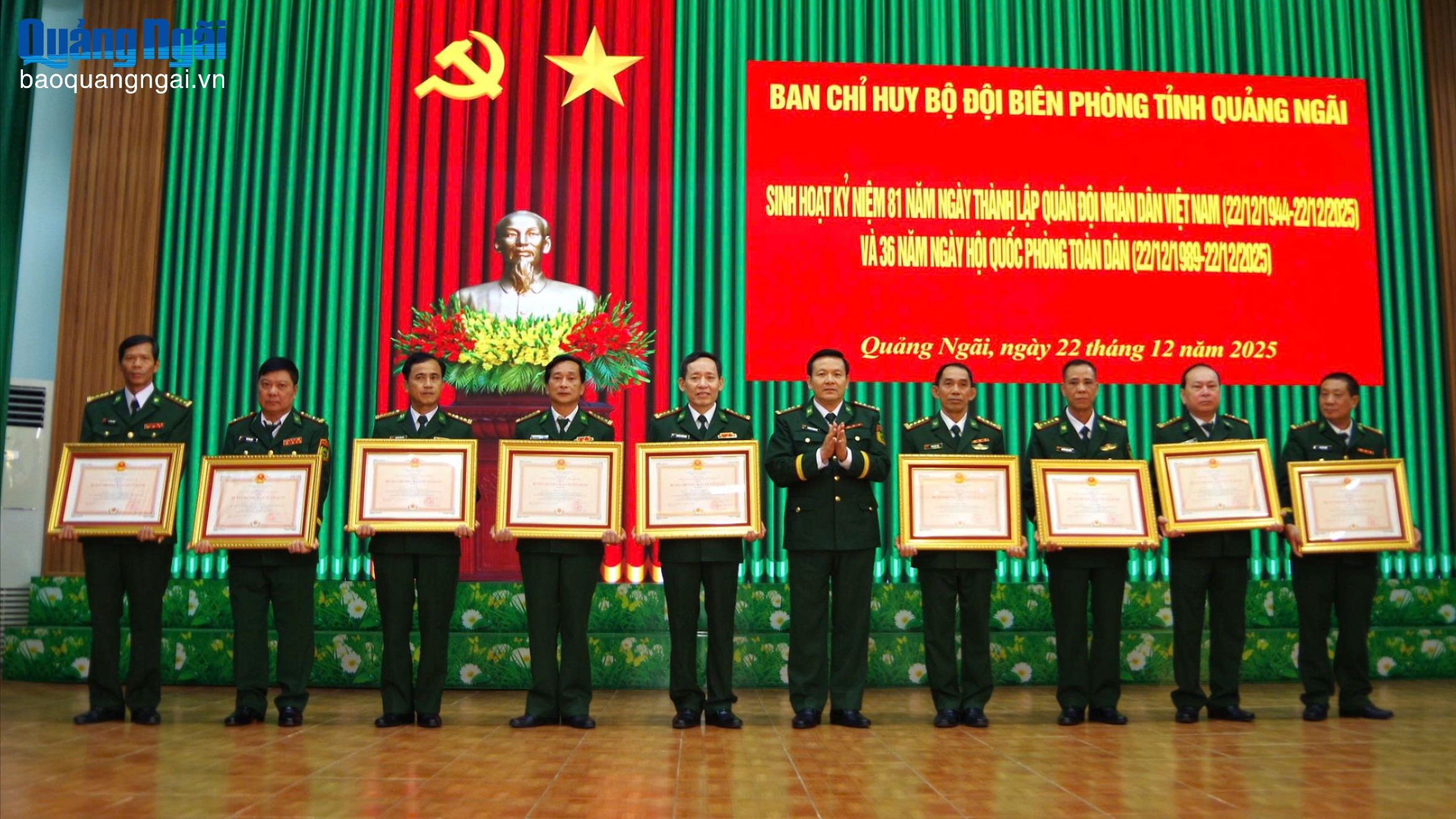 Trao Huân chương Bảo vệ Tổ quốc cho cán bộ, chiến sĩ biên phòng