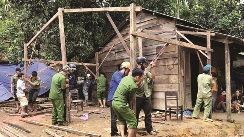 Báo cáo tiến độ xây dựng, sửa chữa nhà cho nhân dân sau bão, lũ