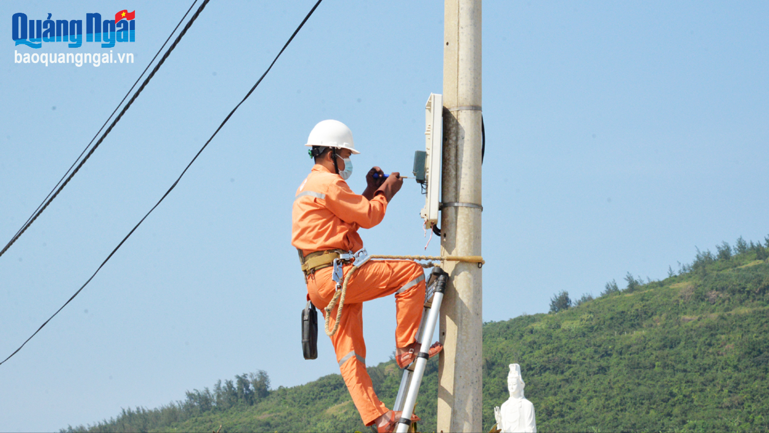 Đảm bảo cấp điện ổn định, an toàn cho người dân Lý Sơn