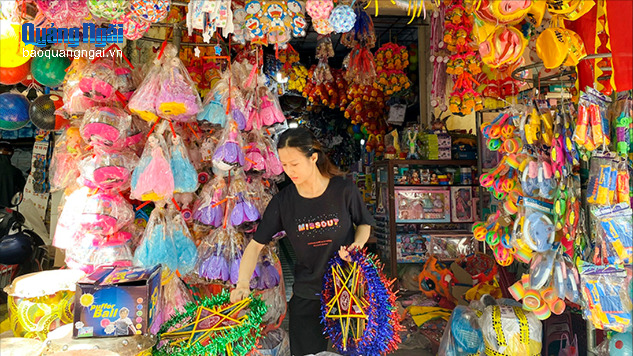 Đa dạng hàng hóa phục vụ tết Trung thu