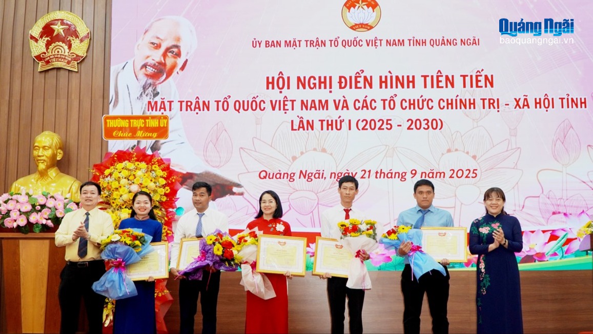 Ủy ban MTTQ Việt Nam tỉnh khen thưởng 18 điển hình tiên tiến