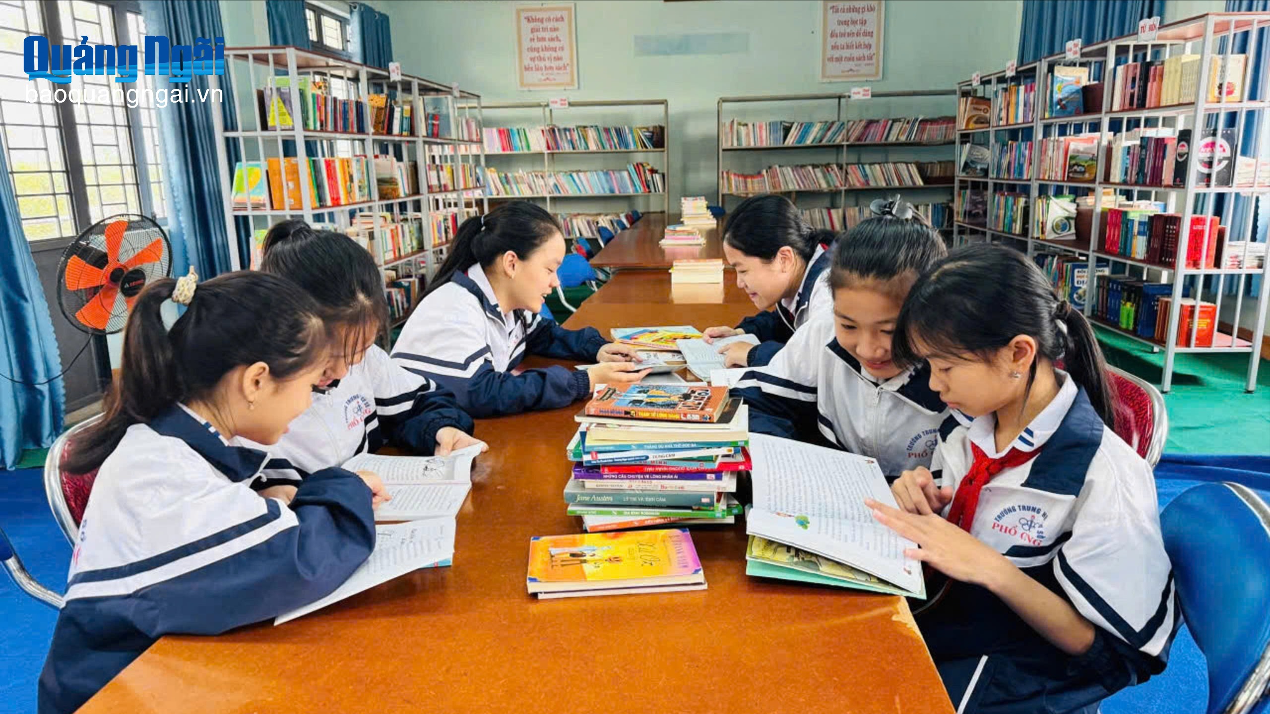 Tuổi hồng lung linh qua trang viết