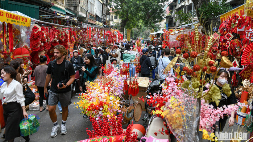 Đôn đốc triển khai thực hiện nhiệm vụ phục vụ nhân dân đón Tết Nguyên đán Bính Ngọ