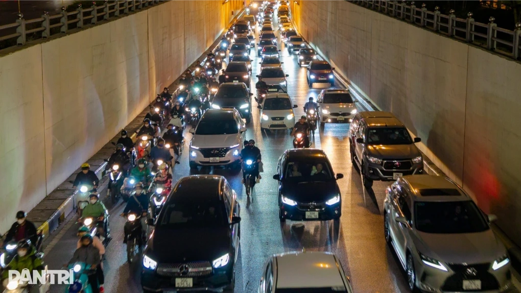 Thủ tướng: Nghiên cứu phương án tổ chức giao thông, không để ùn tắc kéo dài