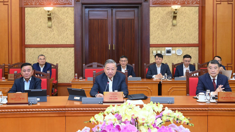 Cả hệ thống chính trị khẩn trương tổ chức làm việc nghiêm túc ngay từ đầu năm