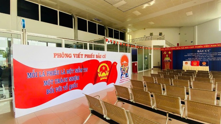 [Hỏi đáp] Việc bầu cử đại biểu Quốc hội, đại biểu HĐND được tiến hành theo những nguyên tắc nào?