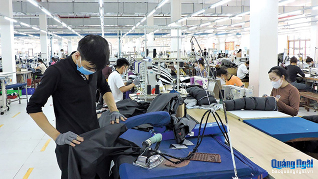 Sản xuất công nghiệp khởi sắc