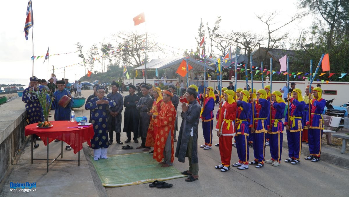 Đặc sắc tục cúng Thần Nam Hải của ngư dân làng chài Thanh Thủy