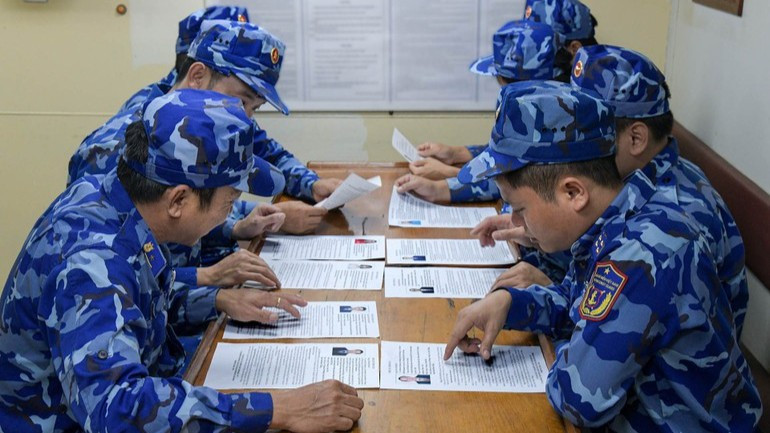 [Hỏi đáp] Vào ngày bầu cử, việc bỏ phiếu được bắt đầu và kết thúc khi nào?