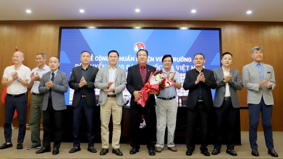 Ông Hoàng Văn Phúc dẫn dắt Đội tuyển nữ Việt Nam