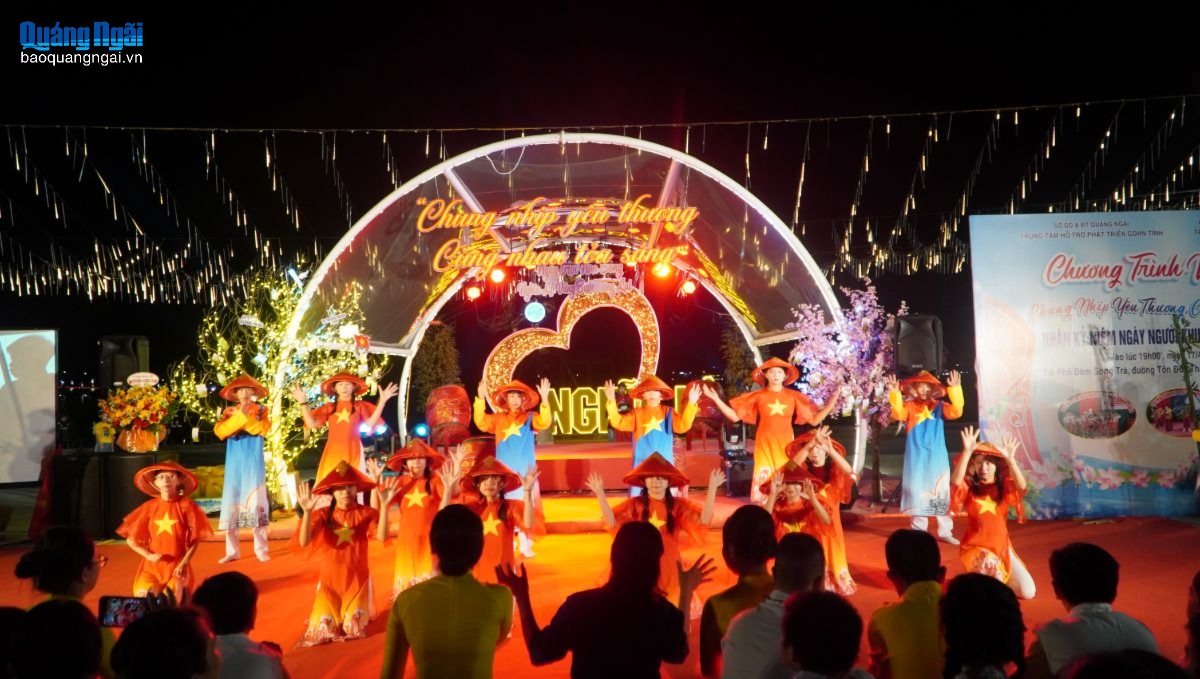 Ấm áp đêm văn nghệ “Chung nhịp yêu thương – Cùng nhau tỏa sáng”