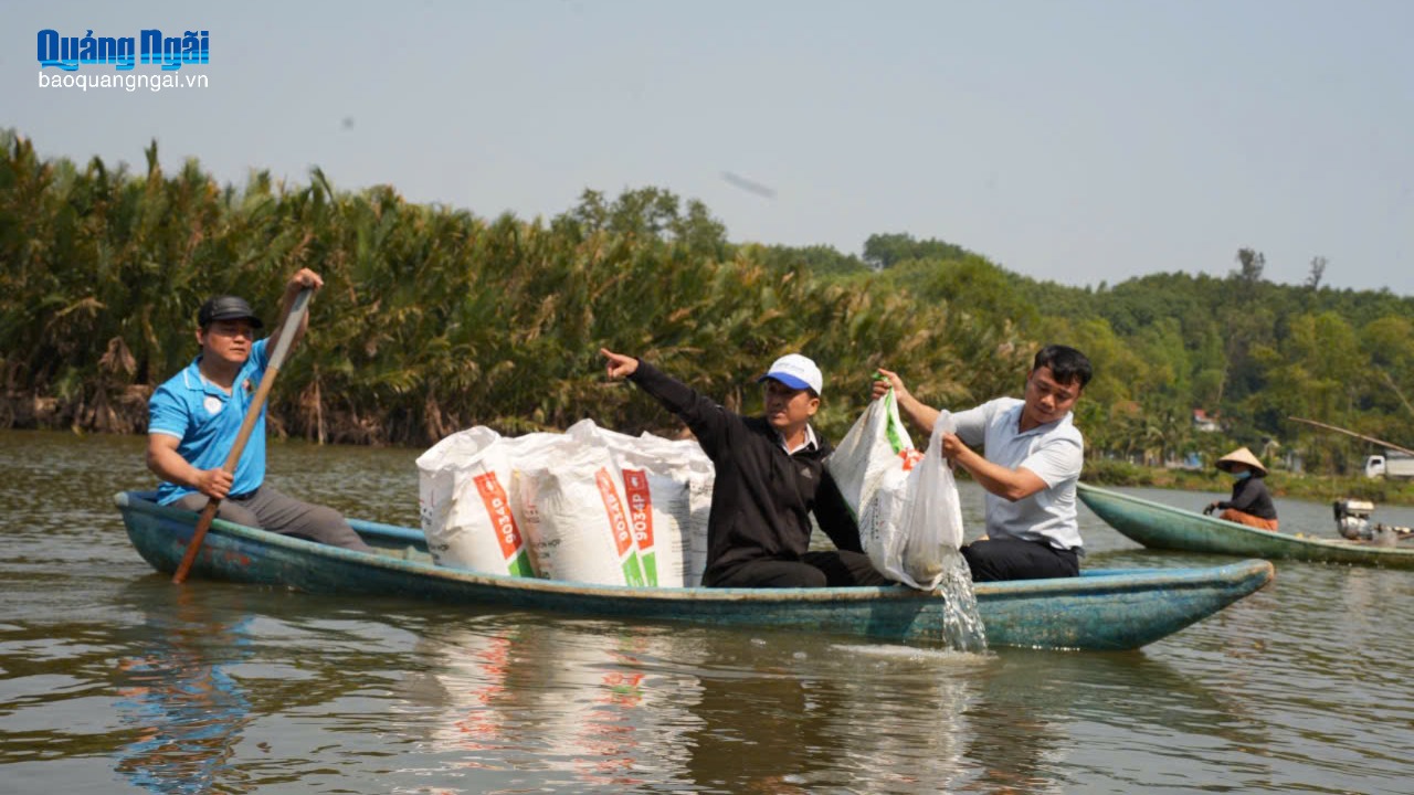Bảo vệ, phát triển nguồn lợi thủy sản