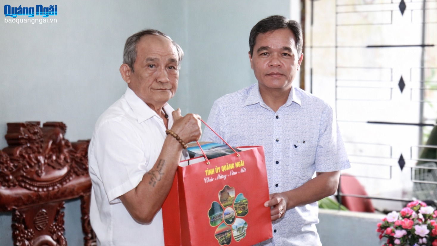 Chăm lo cho người có công