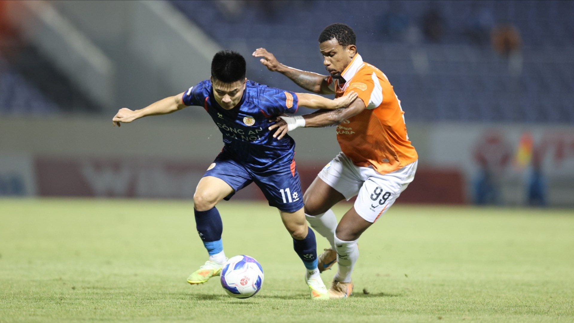 Vòng 17 V-League 2025 - 2026: Công an Hà Nội tách tốp?