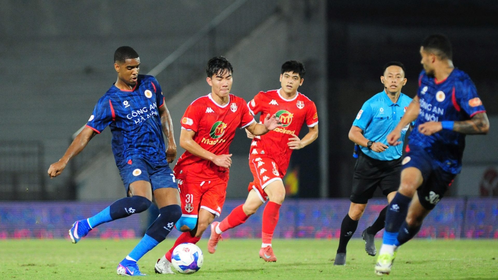 Vòng 22 V-League 2025 - 2026: Tân vương đón cựu vương?