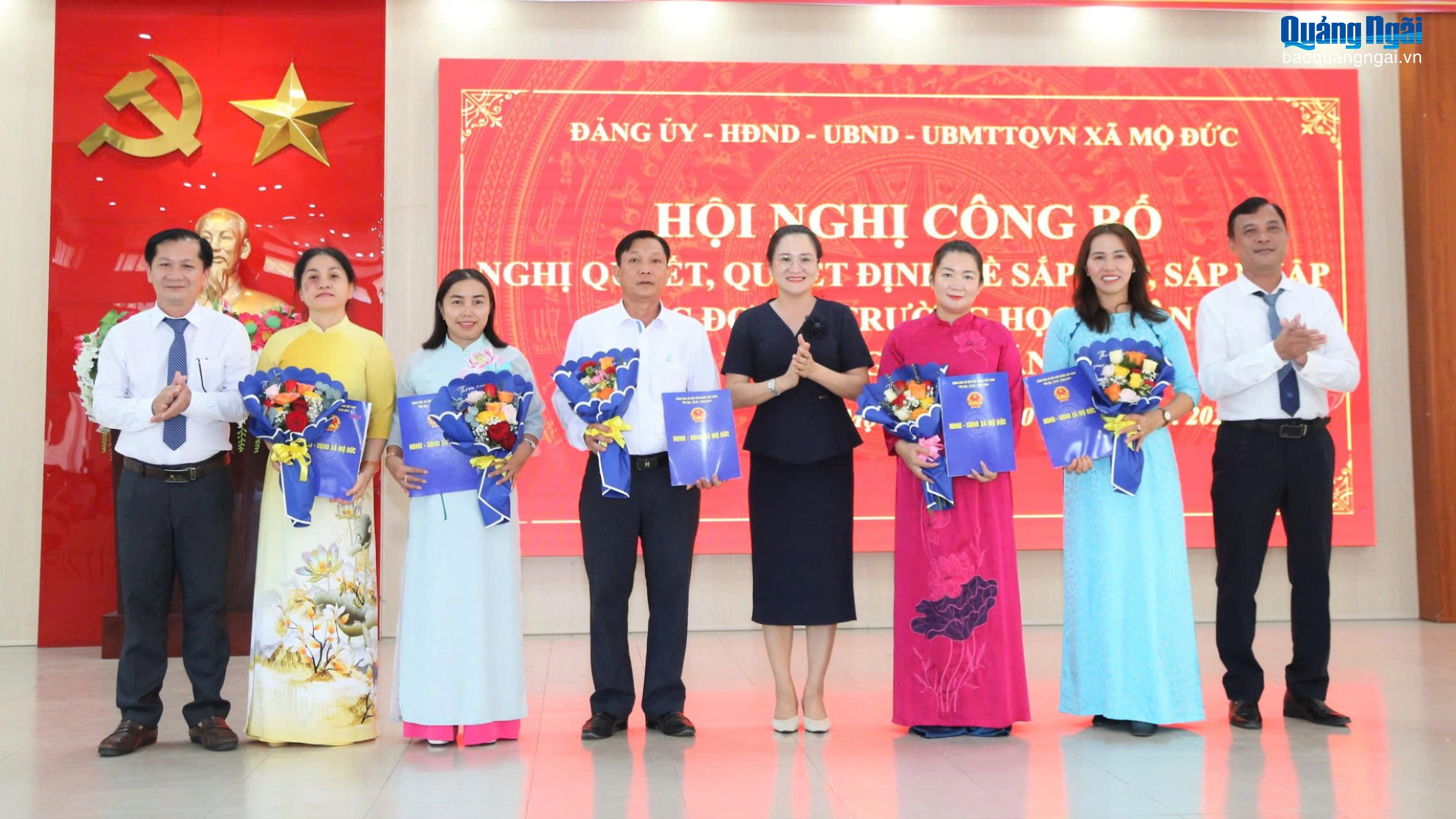 Xã Mộ Đức công bố các quyết định về sắp xếp thôn và trường học
