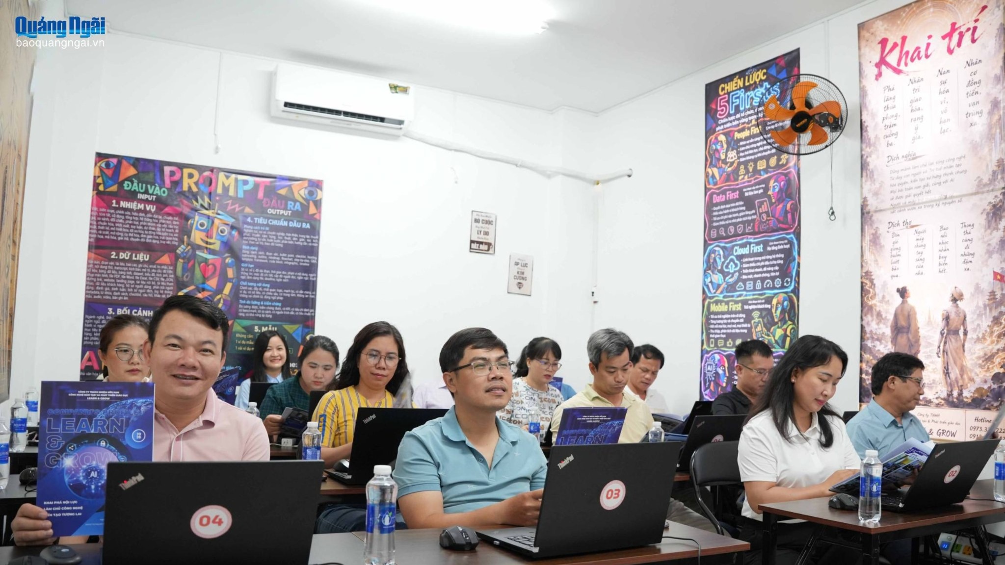Tập huấn ứng dụng AI cho cán bộ, công chức phường Trương Quang Trọng
