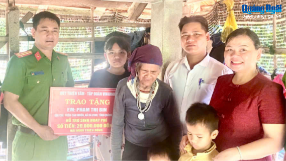 Đồng hành cùng trẻ em vượt khó đến trường