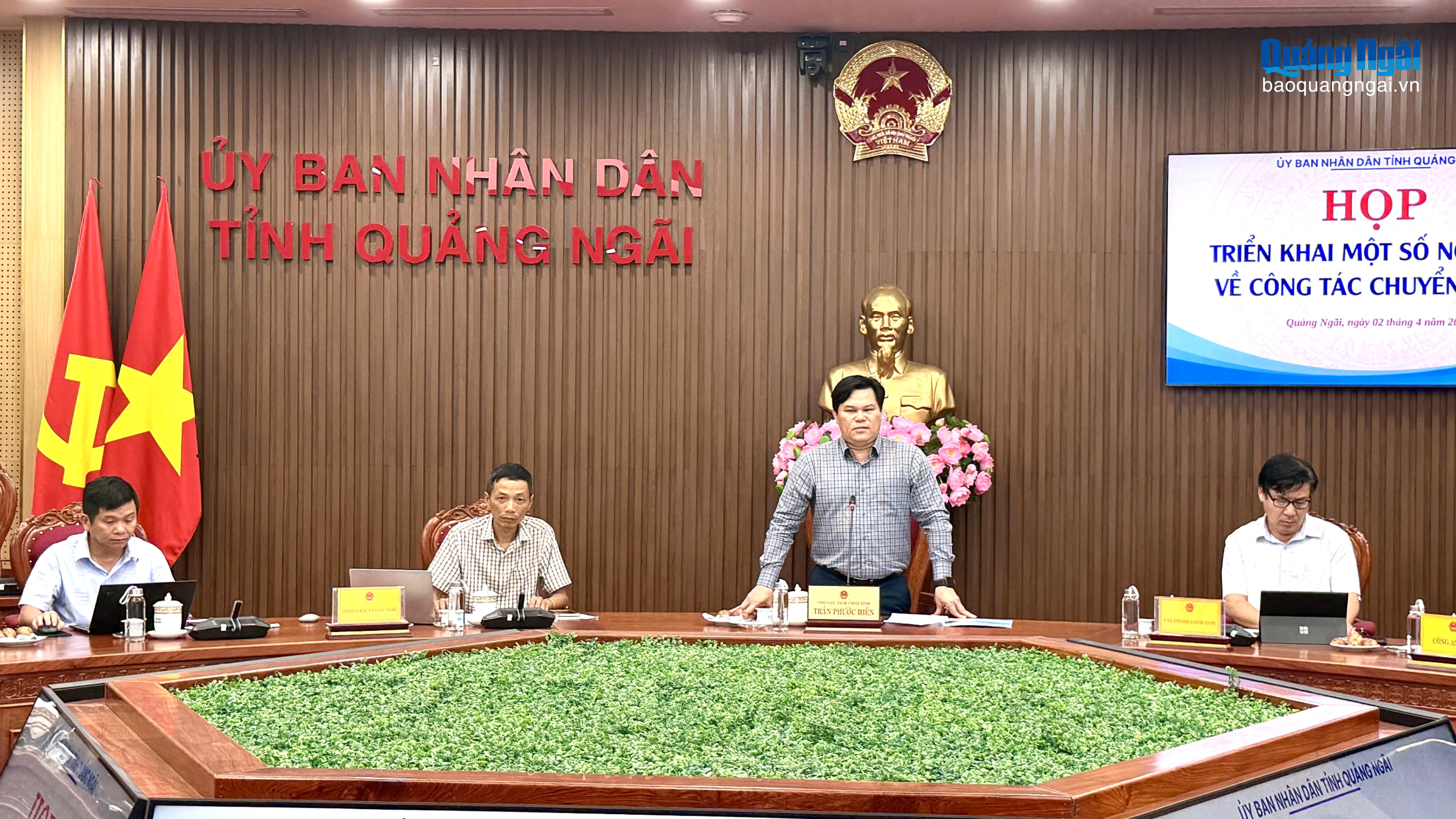 Chuyển đổi số là nhiệm vụ trọng tâm, xuyên suốt