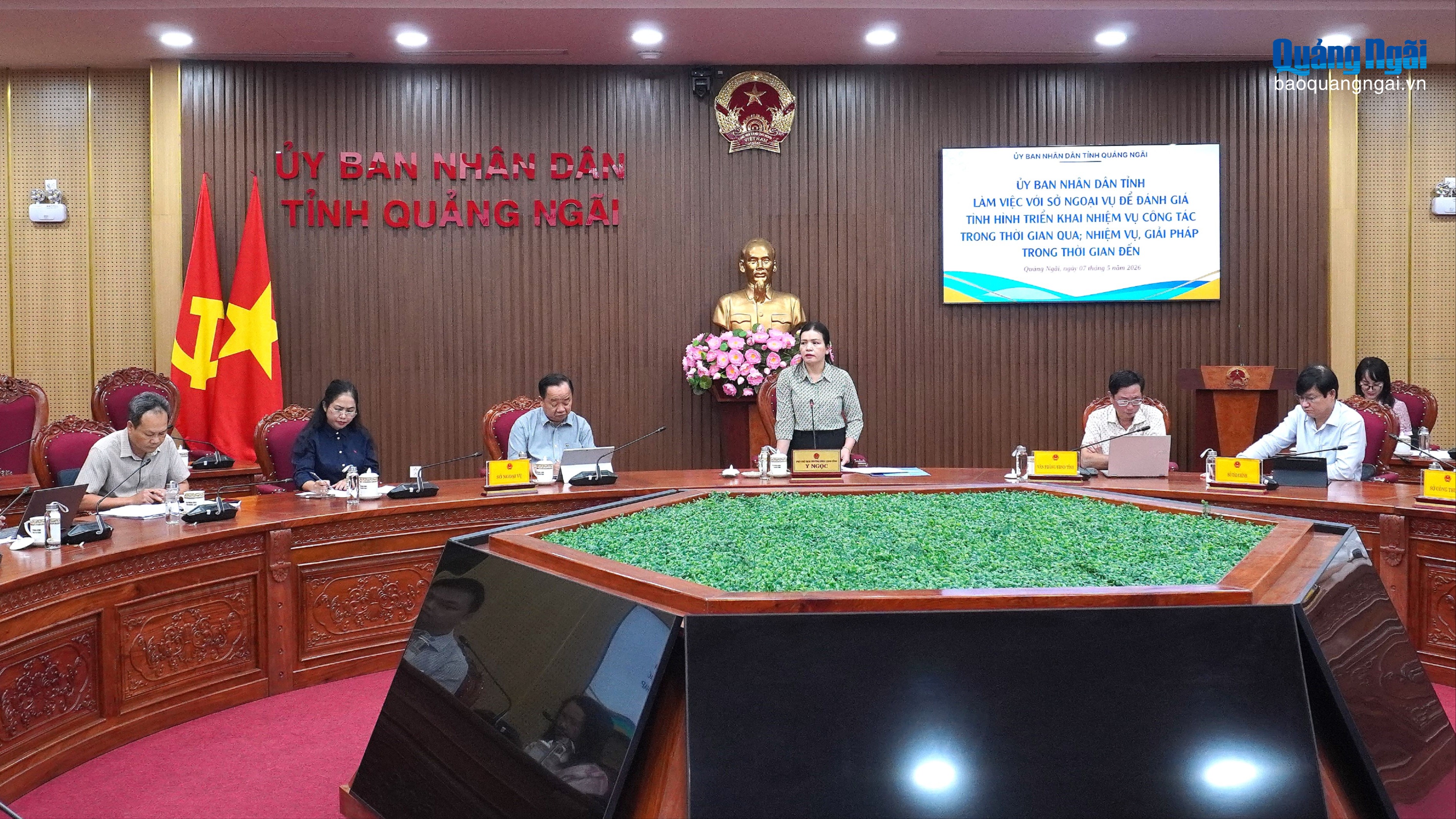 Phó Chủ tịch Thường trực UBND tỉnh Y Ngọc làm việc với Sở Ngoại vụ