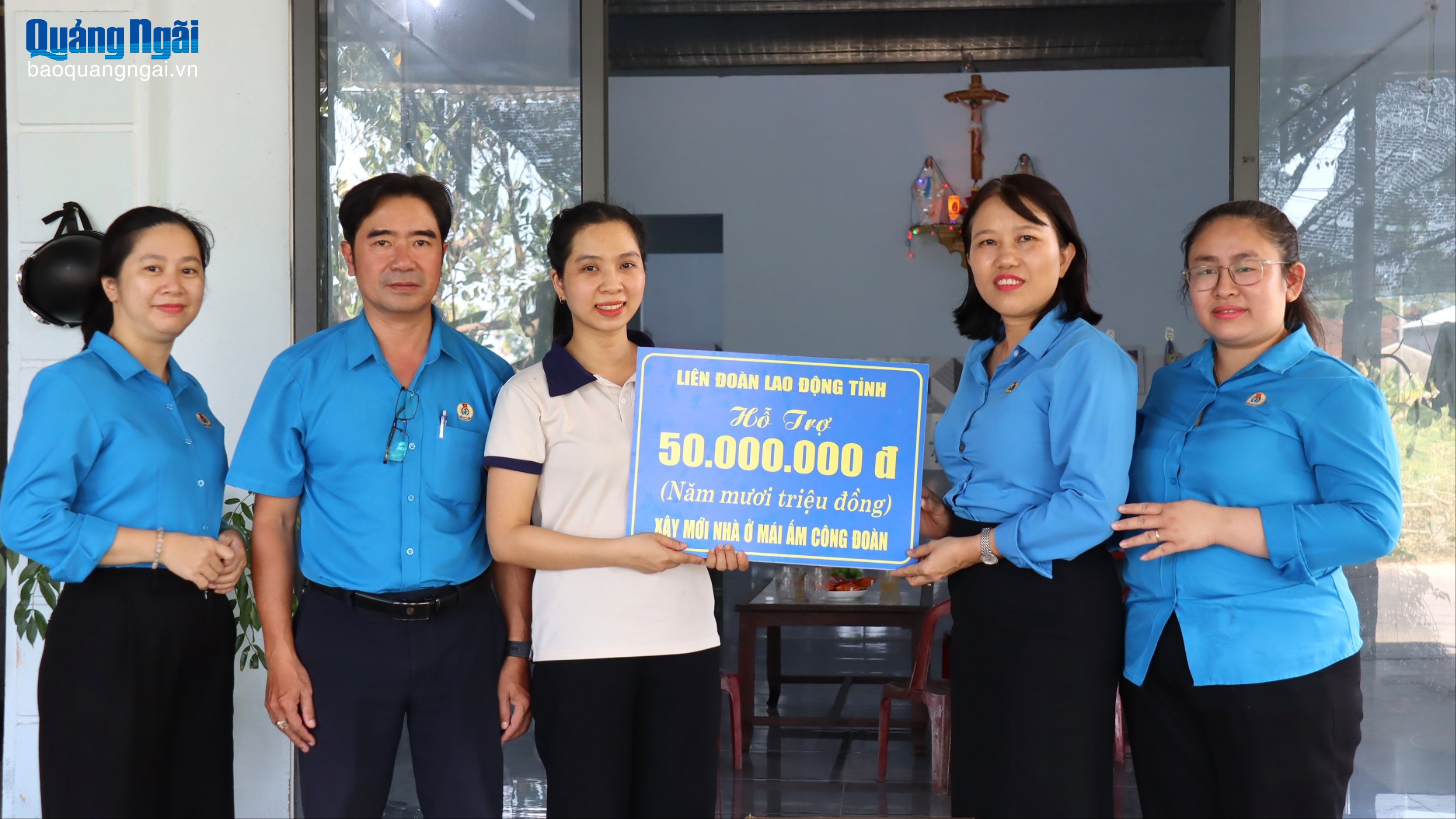 Bàn giao “Mái ấm công đoàn” cho đoàn viên khó khăn