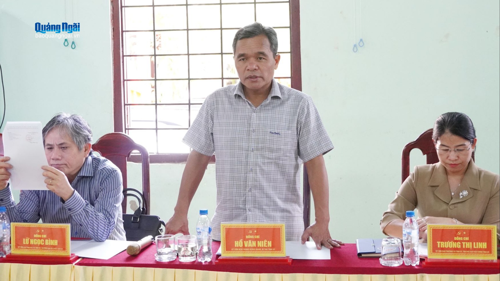 Bí thư Tỉnh ủy Hồ Văn Niên làm việc với xã Tây Trà Bồng