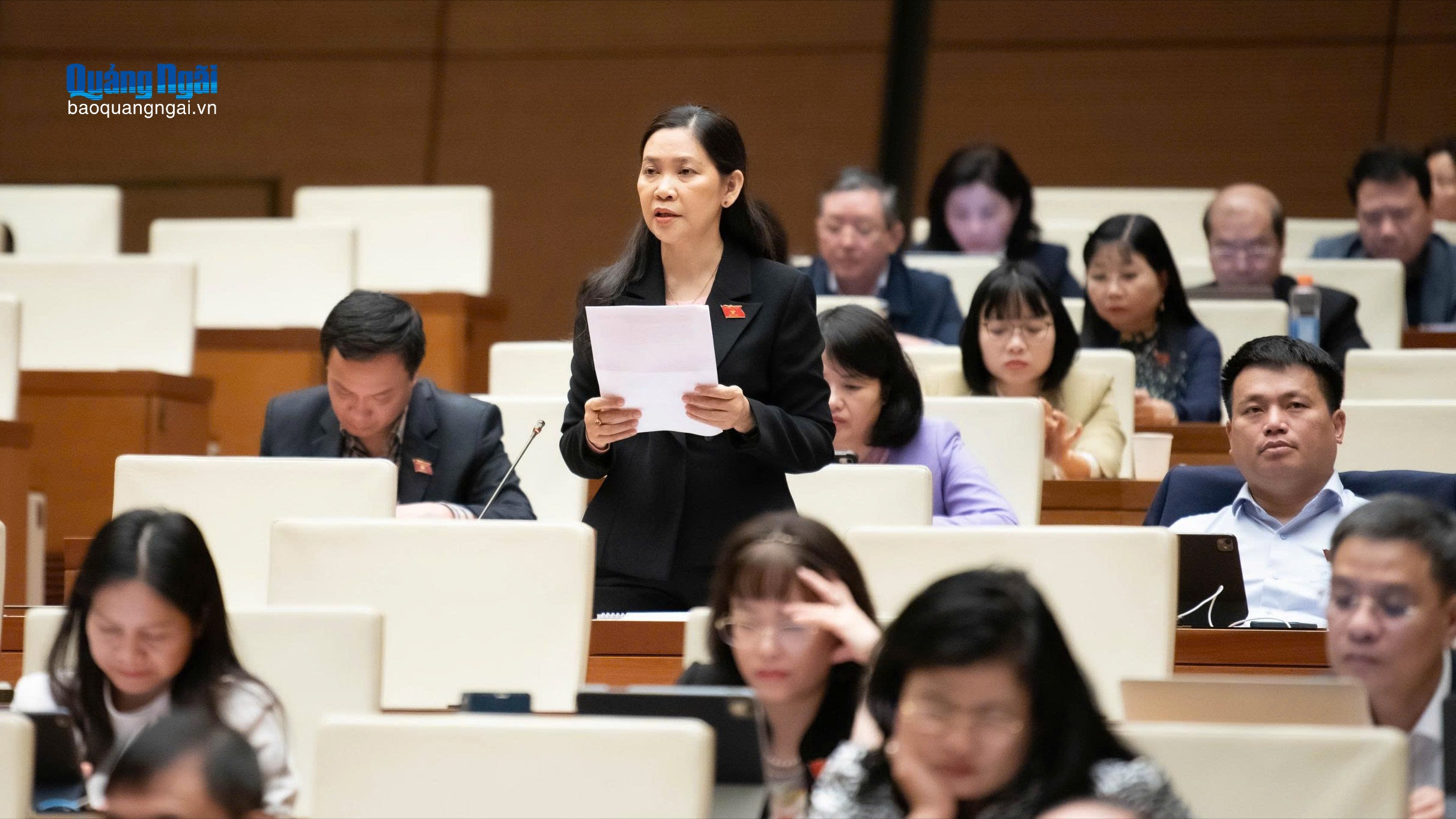 Đoàn đại biểu Quốc hội tỉnh góp ý về mục tiêu phát triển vùng dân tộc thiểu số