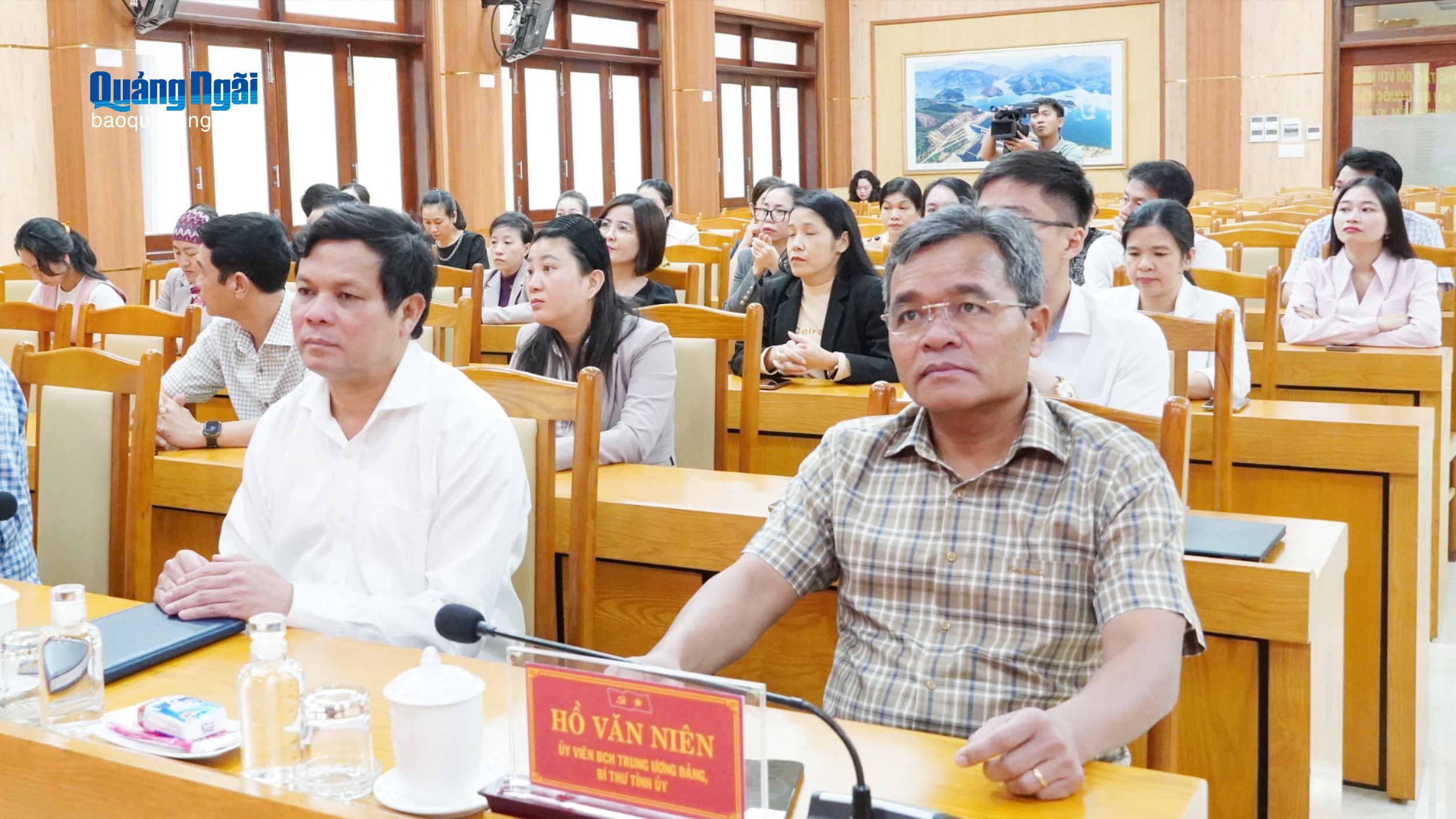 Lấy ý kiến cử tri nơi công tác đối với người được giới thiệu ứng cử đại biểu Quốc hội và đại biểu HĐND tỉnh