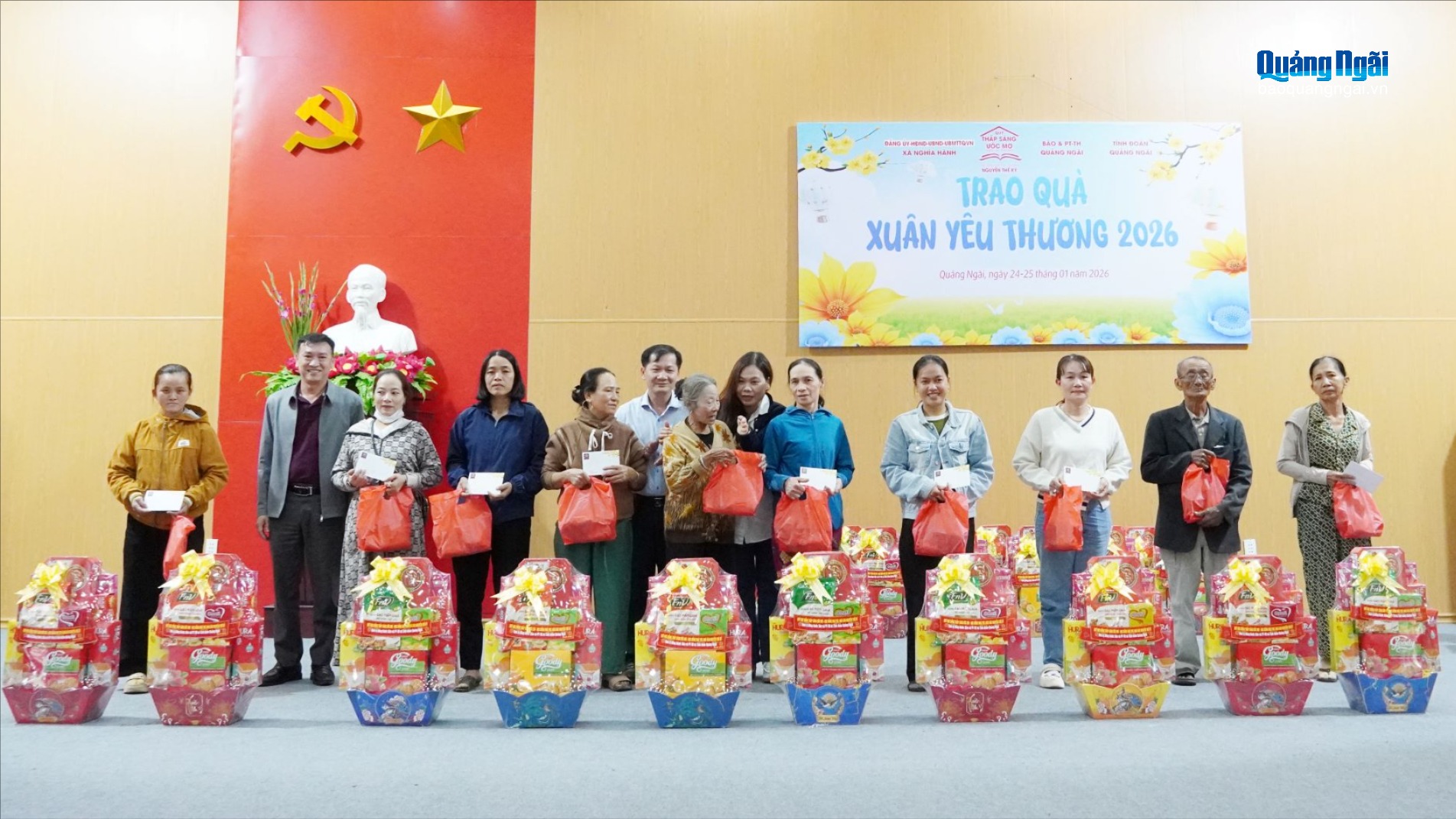 Quỹ học bổng Thắp sáng ước mơ tặng 100 suất quà Tết tại Nghĩa Hành