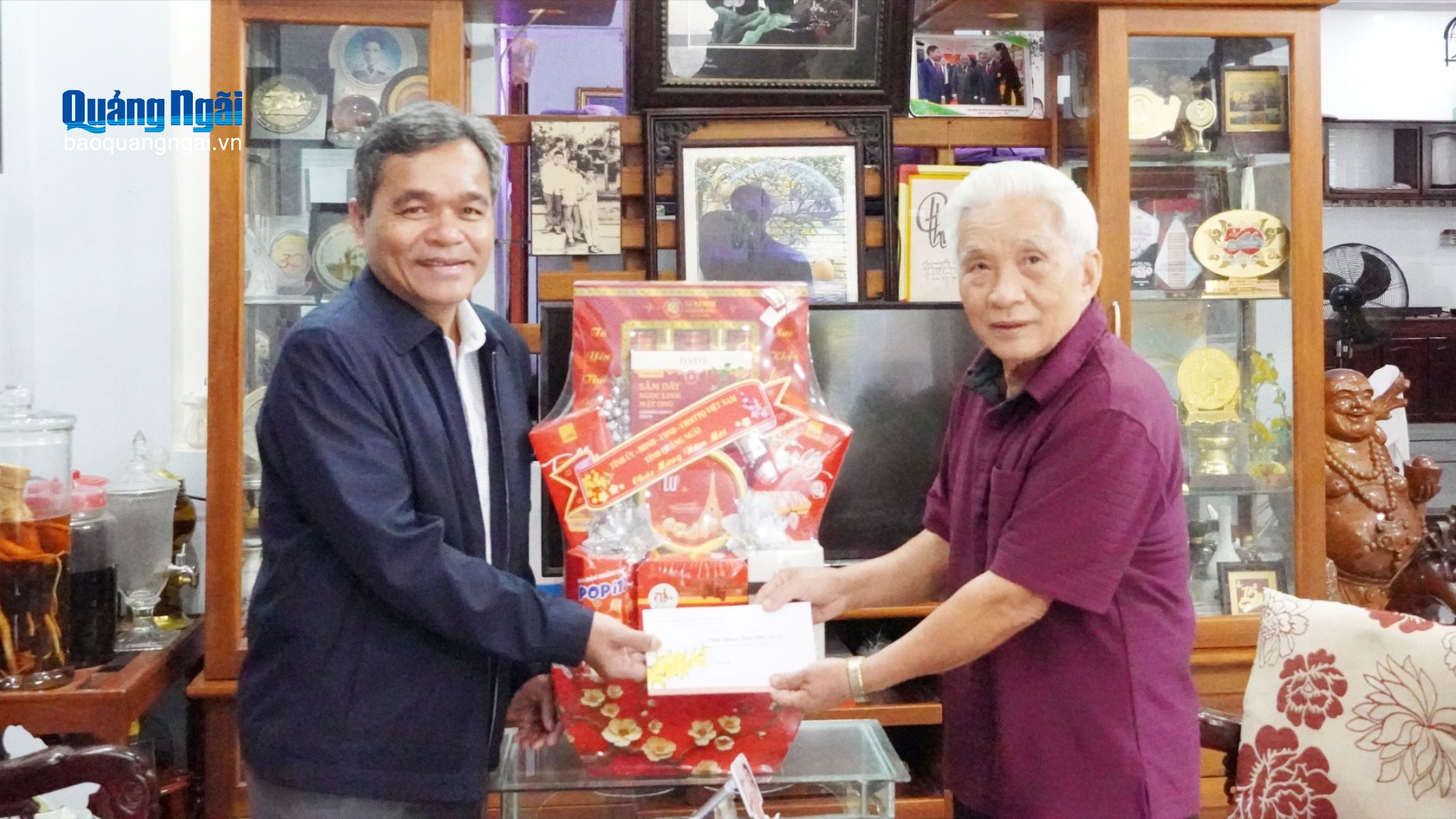 Bí thư Tỉnh ủy Hồ Văn Niên thăm, chúc Tết nguyên lãnh đạo tỉnh