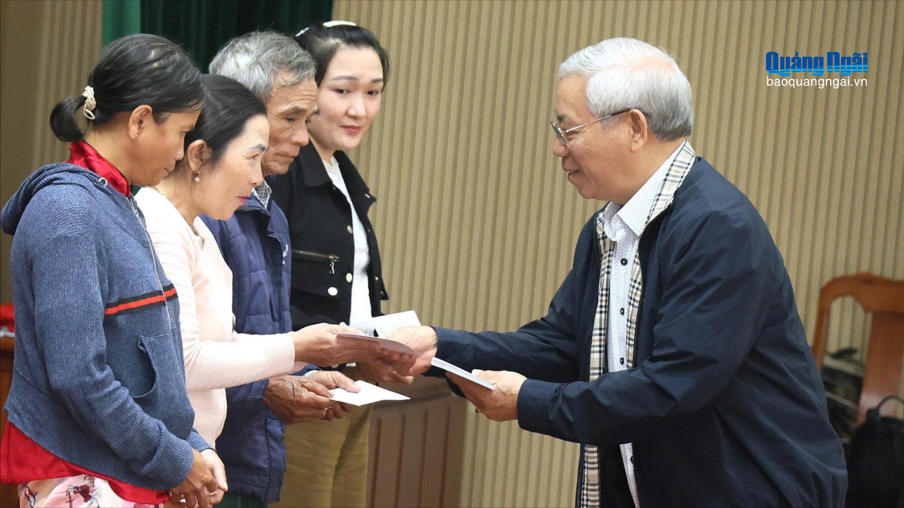 Trao 1.700 suất quà “Tết Nhân ái” cho người dân có hoàn cảnh khó khăn