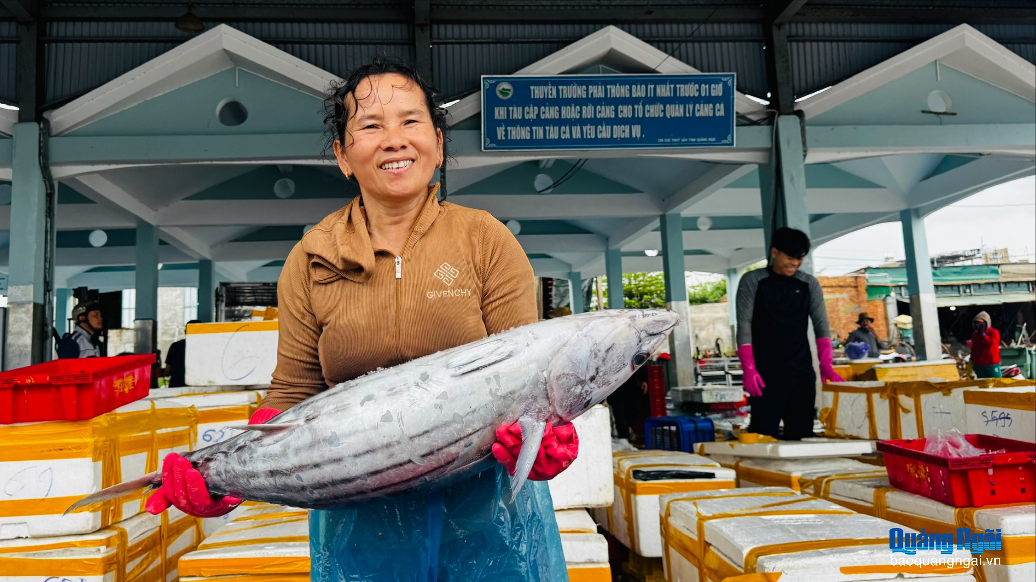 Niềm vui nơi bến cá