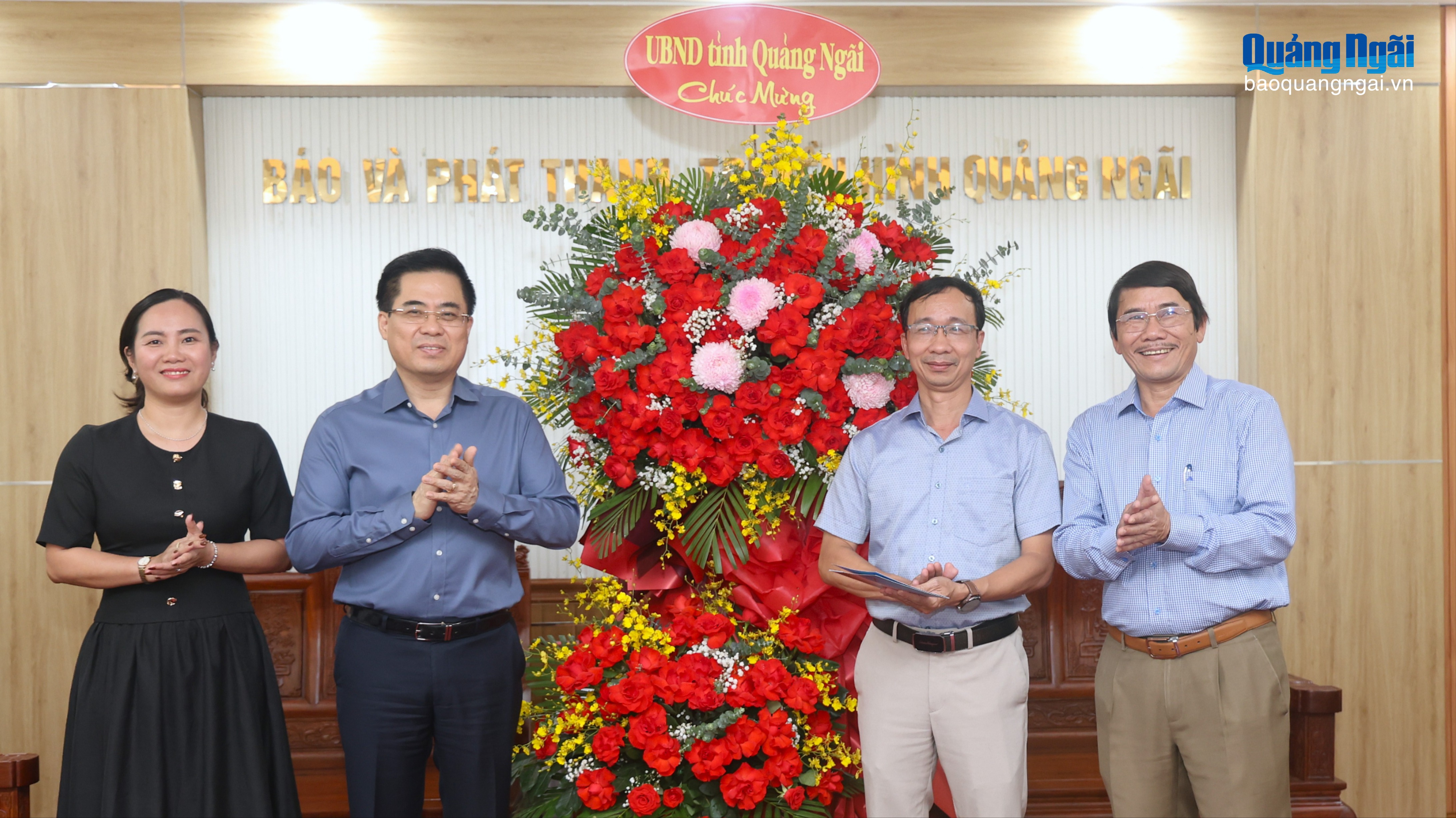 Chủ tịch UBND tỉnh chúc mừng thành tích xuất sắc tại Liên hoan Phát thanh toàn quốc