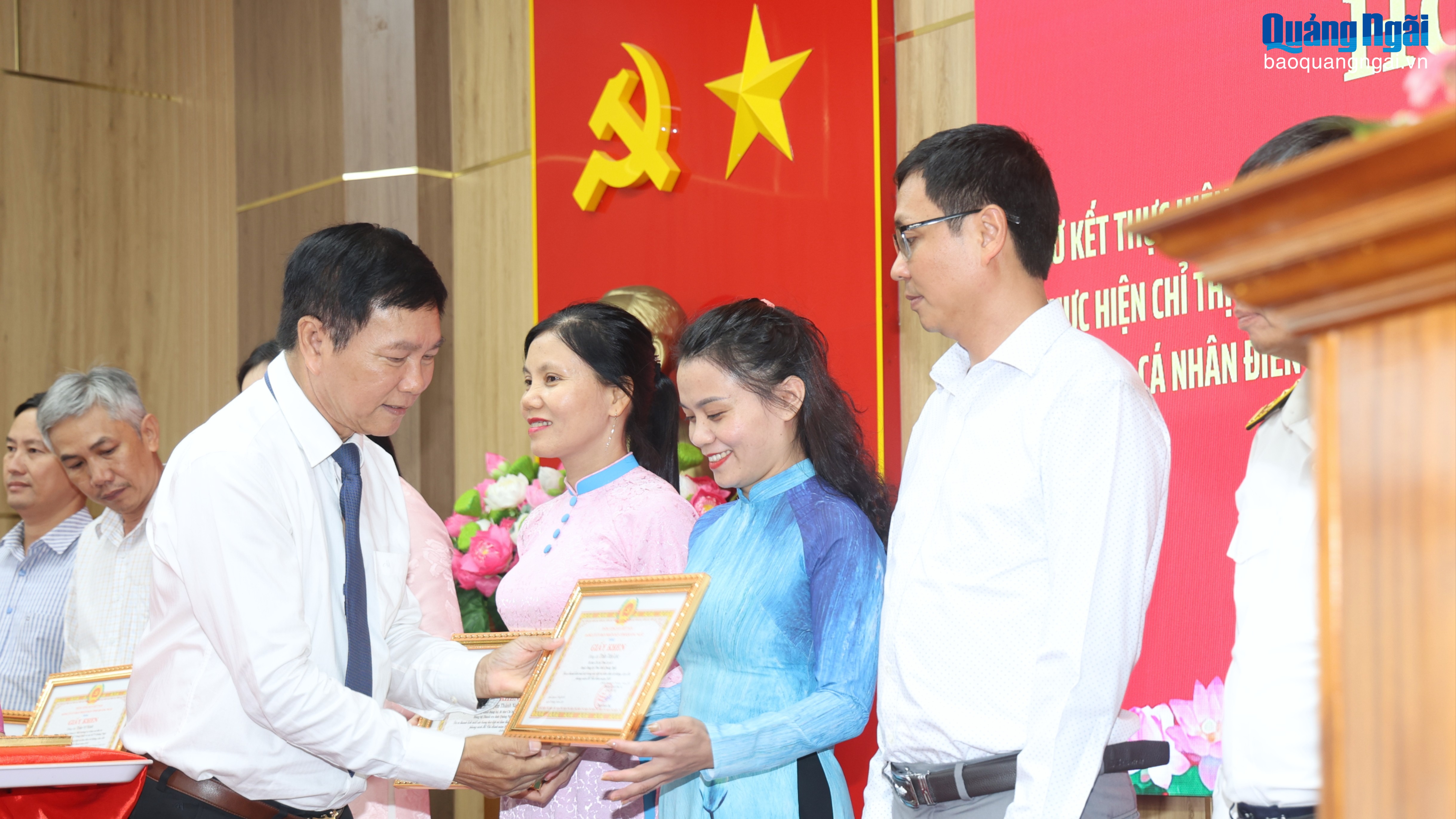 Học và làm theo Bác gắn với nâng cao chất lượng phục vụ nhân dân