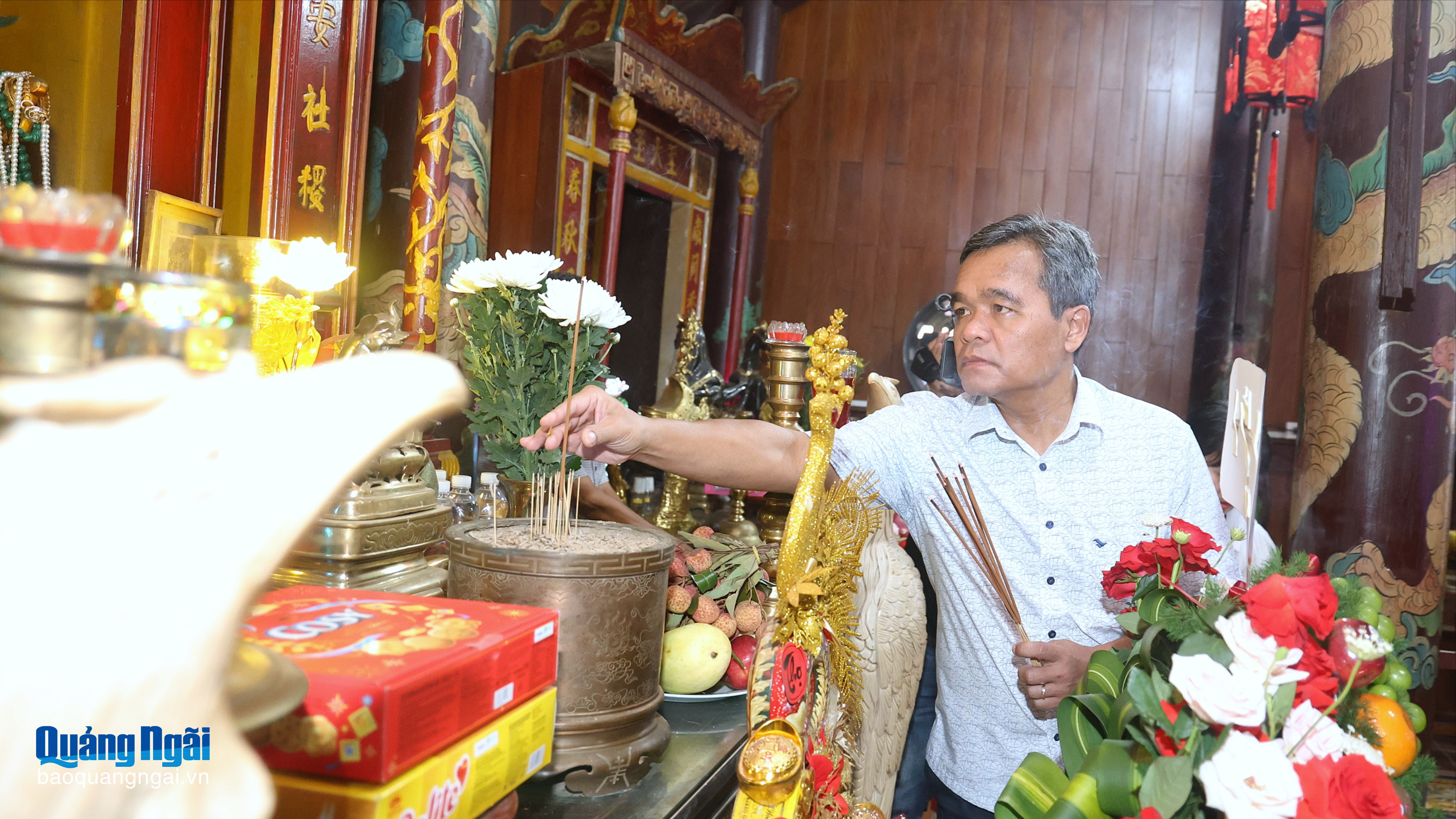 Bí thư Tỉnh ủy Hồ Văn Niên dâng hương tại Di tích lịch sử quốc gia Điện Trường Bà