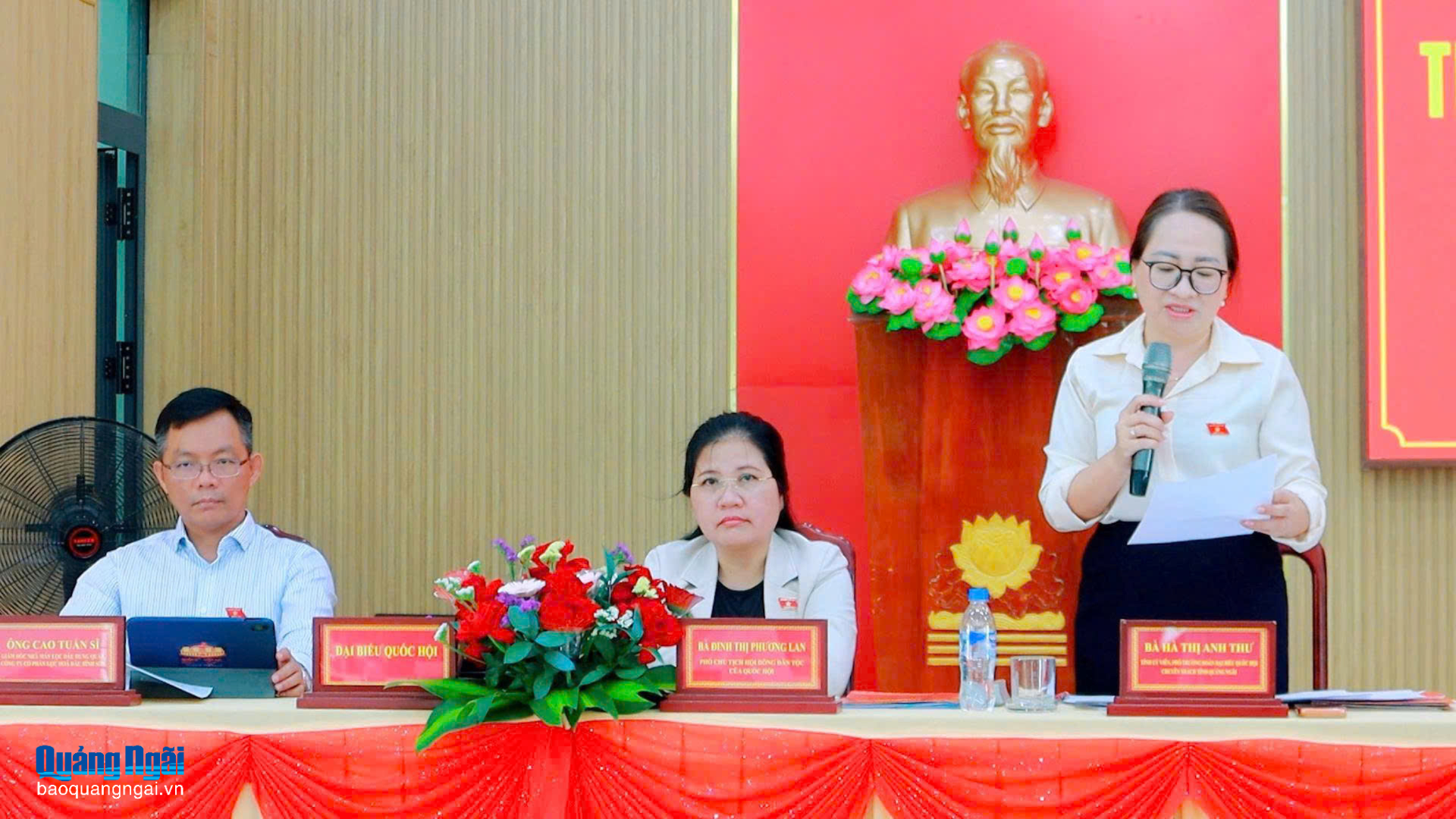 Đại biểu Quốc hội tỉnh Quảng Ngãi tiếp xúc cử tri tại xã Bình Chương