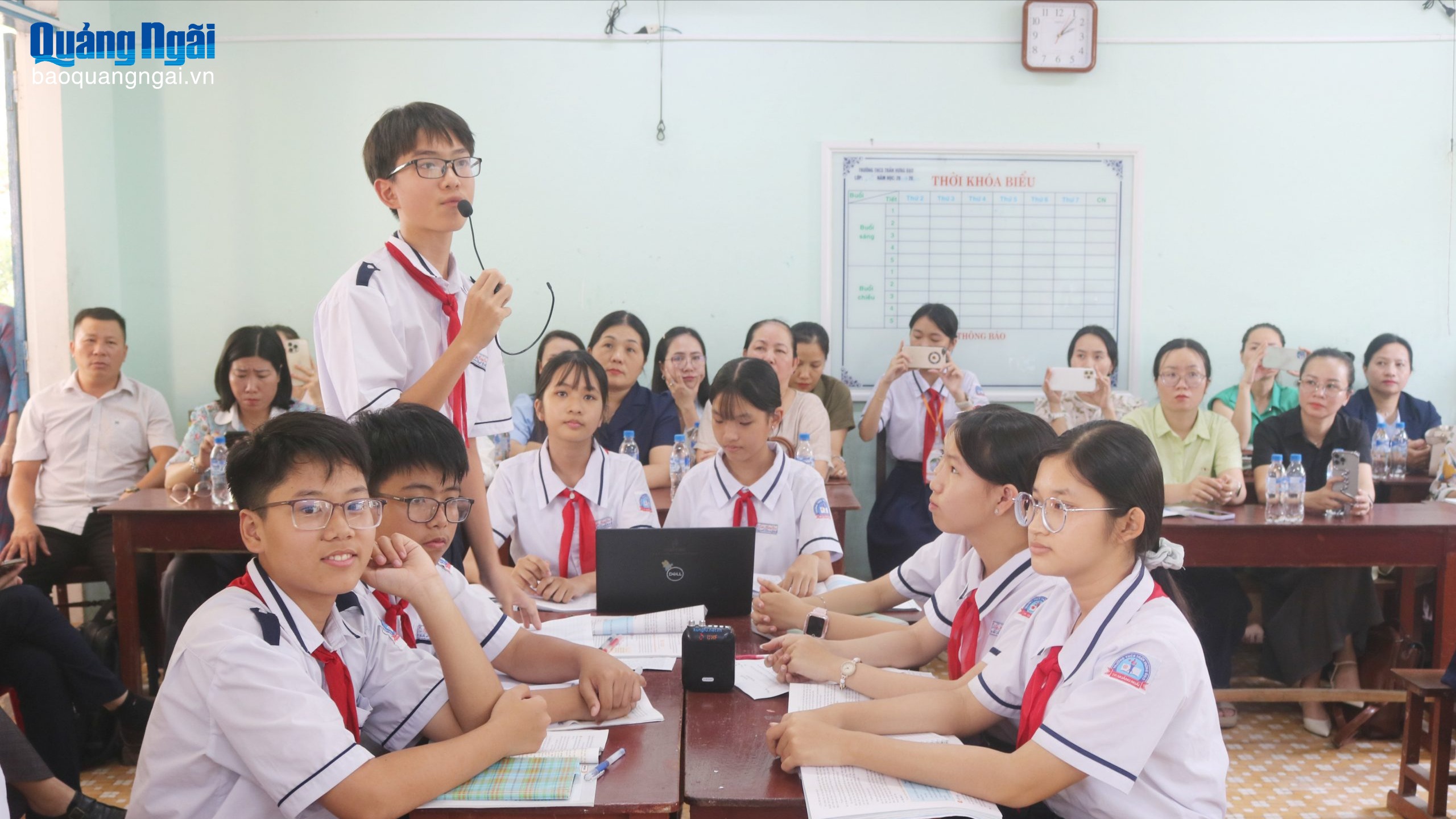 Đưa tiếng Anh vào đời sống học đường