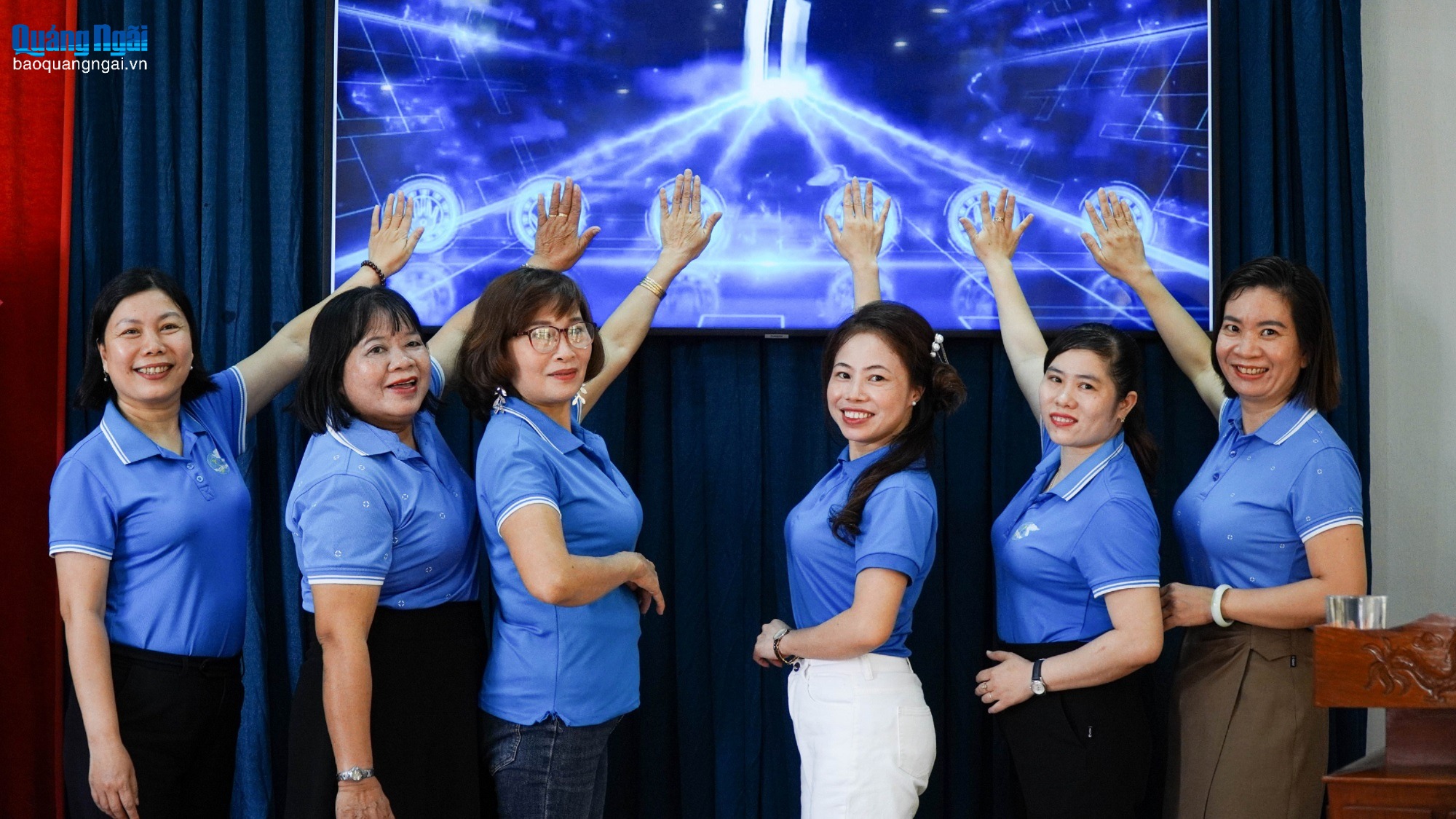 Hỗ trợ phụ nữ ứng dụng công nghệ trong đời sống