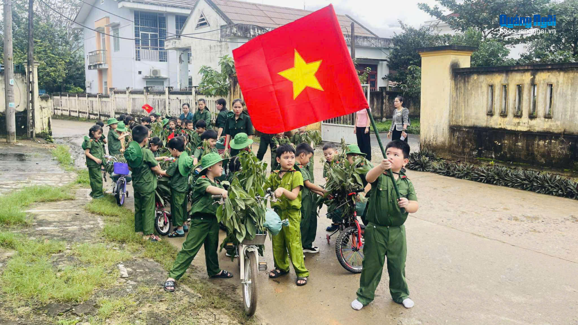 Học sinh mầm non hào hứng trải nghiệm “Bé làm chiến sĩ” hướng về ngày 22/12