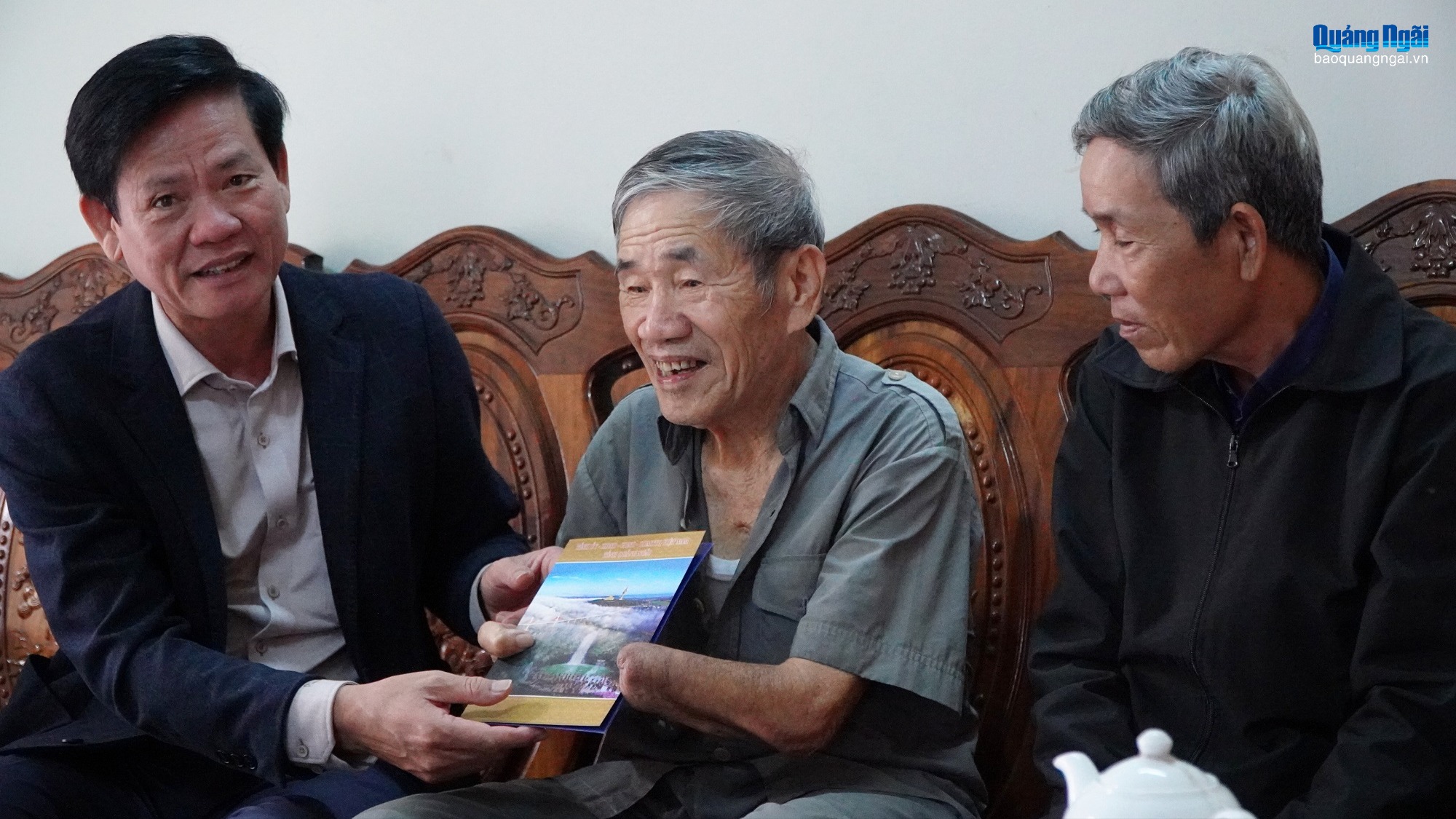 Thăm, chúc Tết nguyên lãnh đạo tỉnh, gia đình chính sách