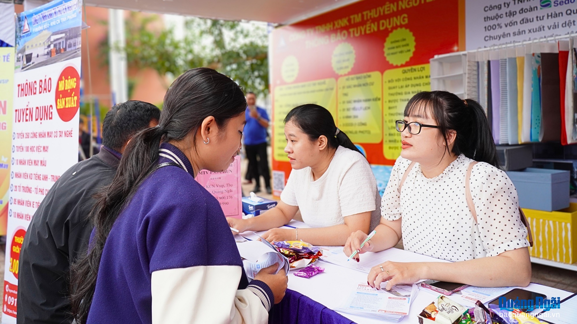 Gần 4.000 lao động có việc làm qua các phiên giao dịch