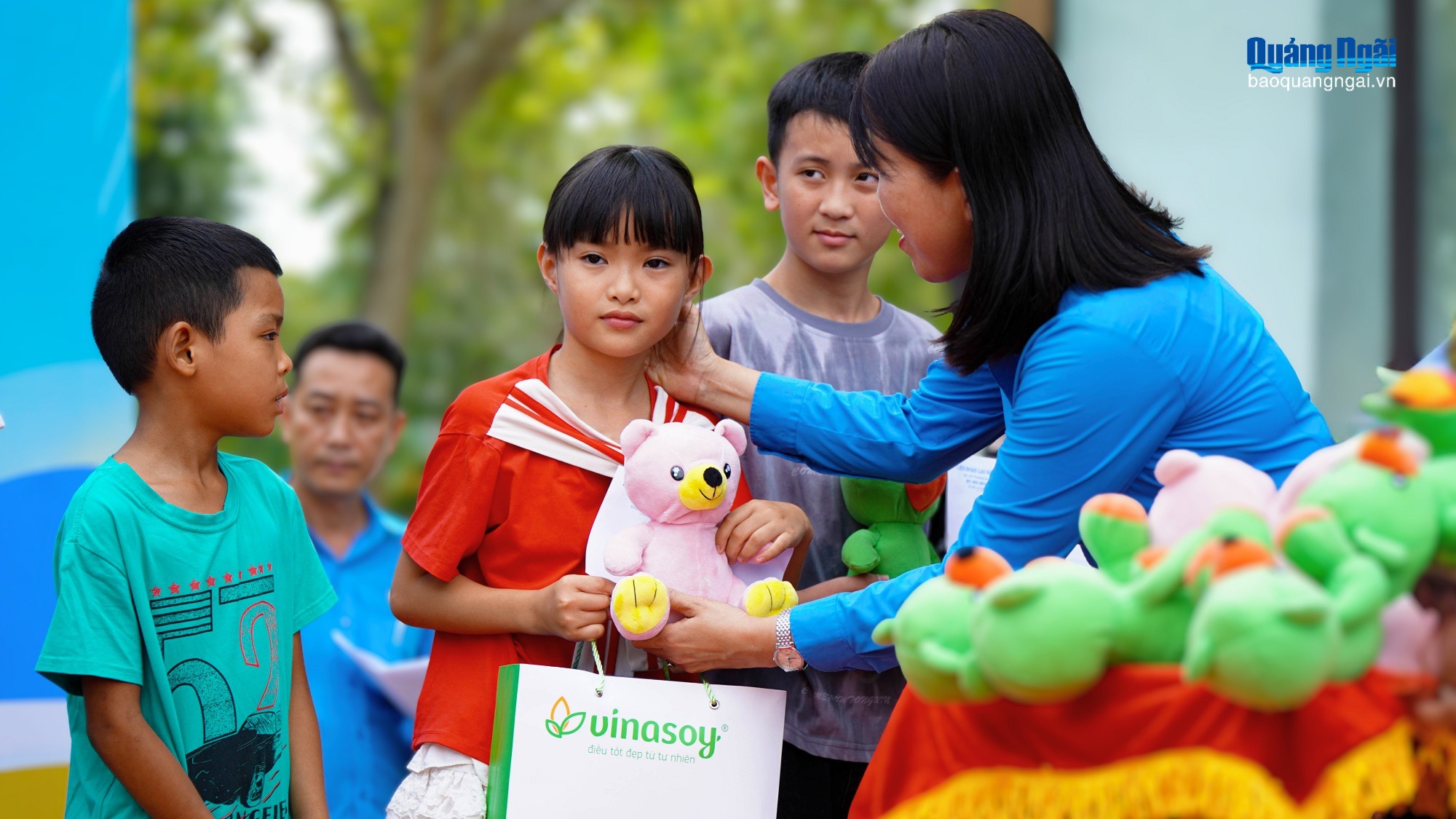 Trao yêu thương đến con đoàn viên, người lao động khó khăn