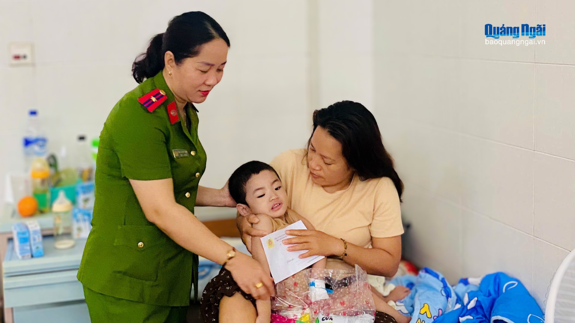 Trao yêu thương đến bệnh nhi dịp Quốc tế Thiếu nhi