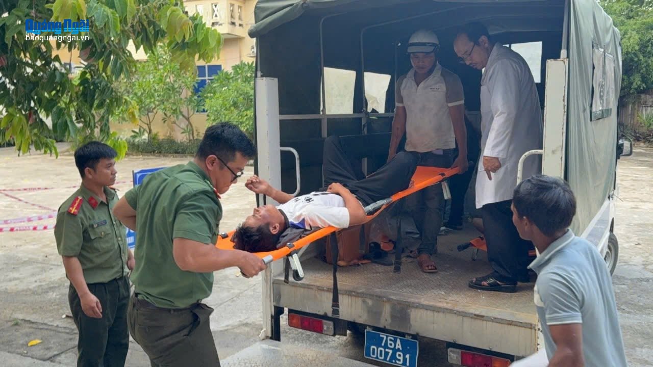 Vượt núi cứu hai người bị sét đánh nguy kịch